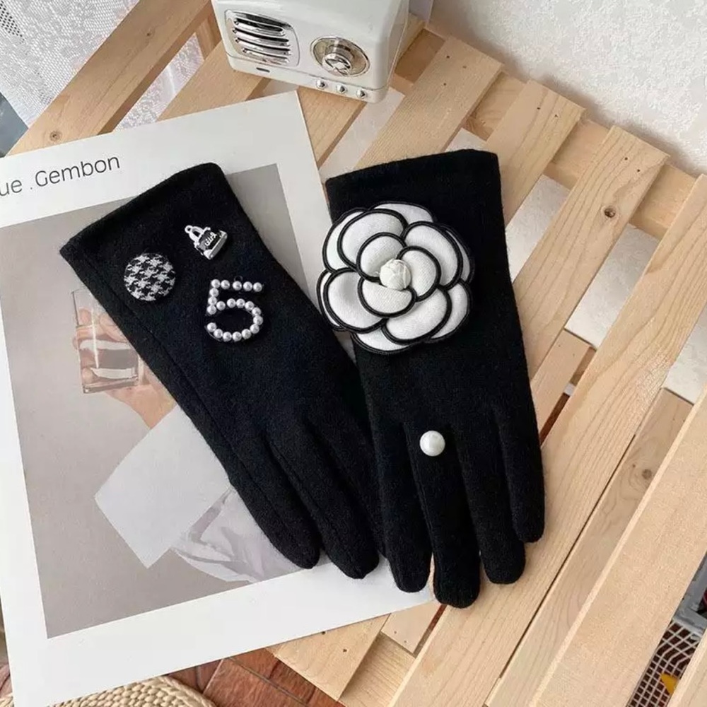 Double C 5 Cashmere Gloves Pearl Camellia Flower Finger Touch Screen Gloves